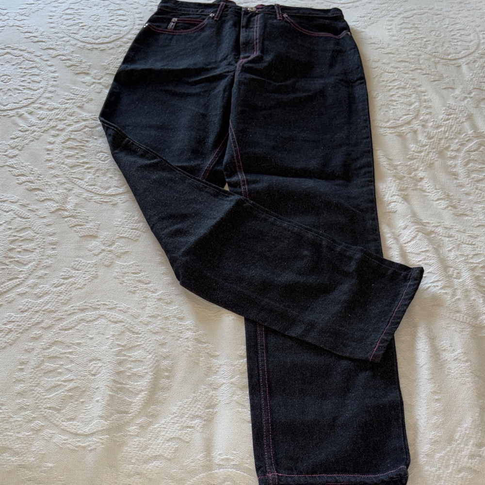 Classic Black Guess Women’s Jeans with Subtle Pink Contrast Stitching BNWT 34